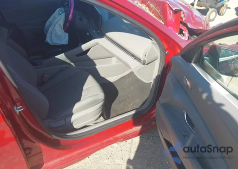 2024 Hyundai Elantra Sel z USA, uszkodzony, nr VIN KMHLM4DG6RU692184